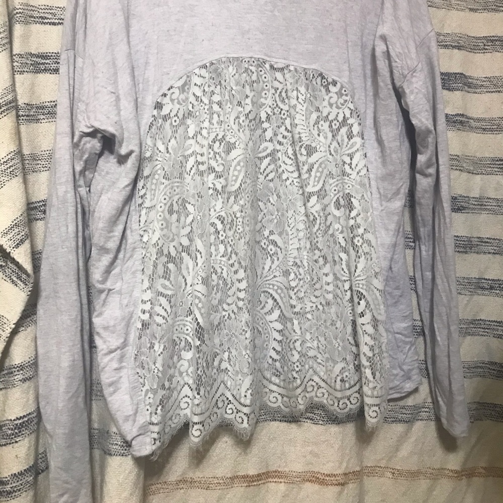 Really pretty lace back top!